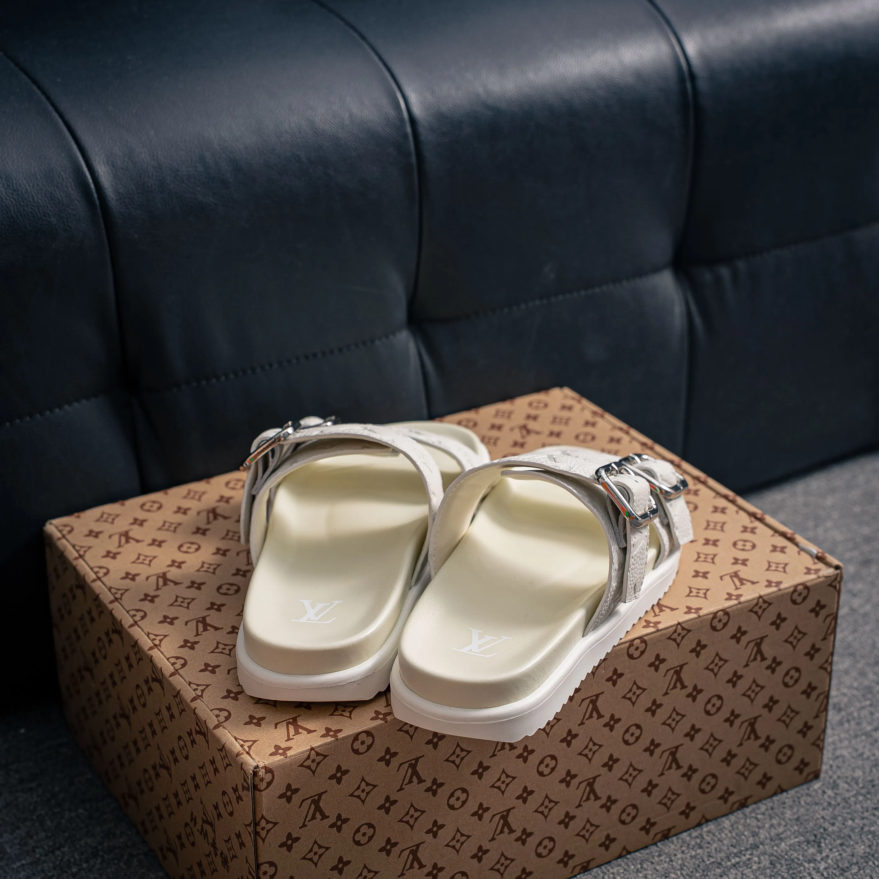 # LOUIS VUITTON ｜ 2026ss LOUIS VUITTON Venice Cowhide Leather Shoes Shoes Sandals 。 Cowhide Leather ，Shoes